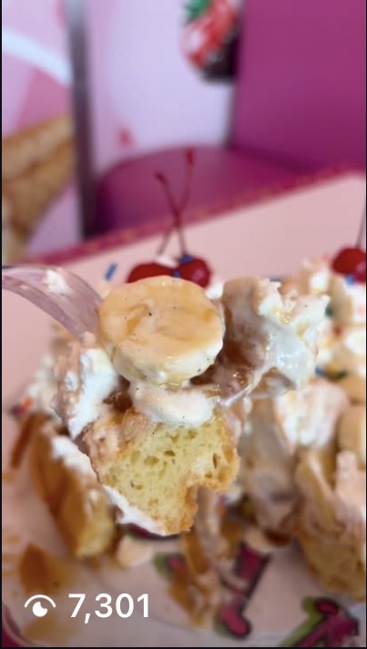 Banana split, up close