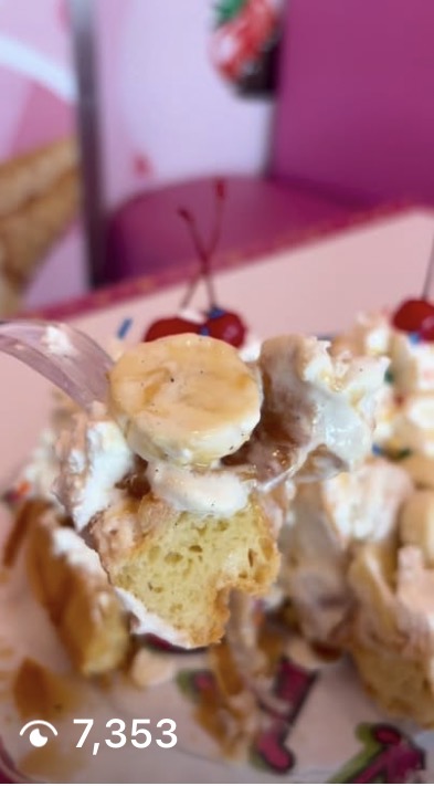 Banana split, up close